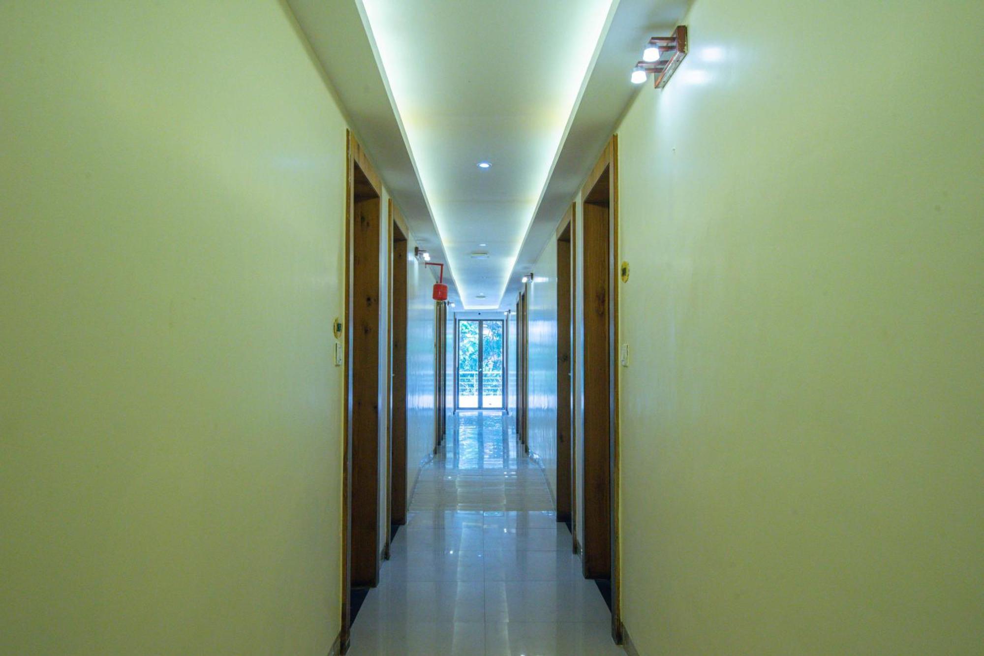 Treebo Anam International Hotell Mumbai Exteriör bild